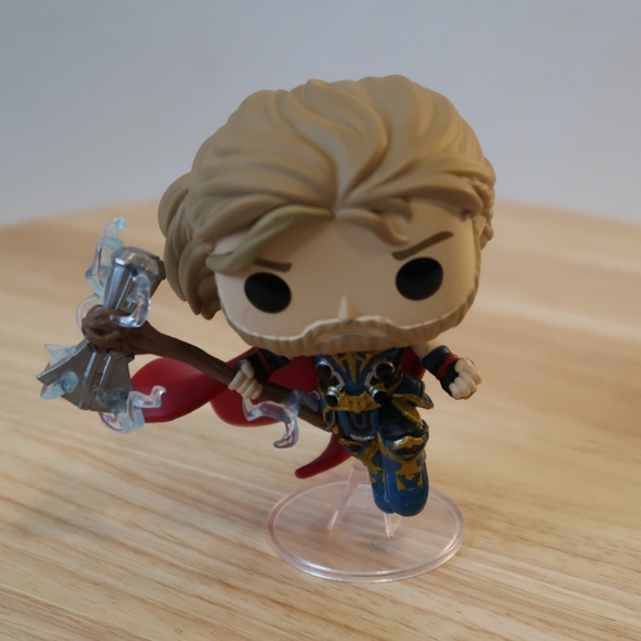 Funko Pop - Marvel: Thor #1040 (Thor: Love and Thunder) - [NO BOX] - Picture 1 of 4